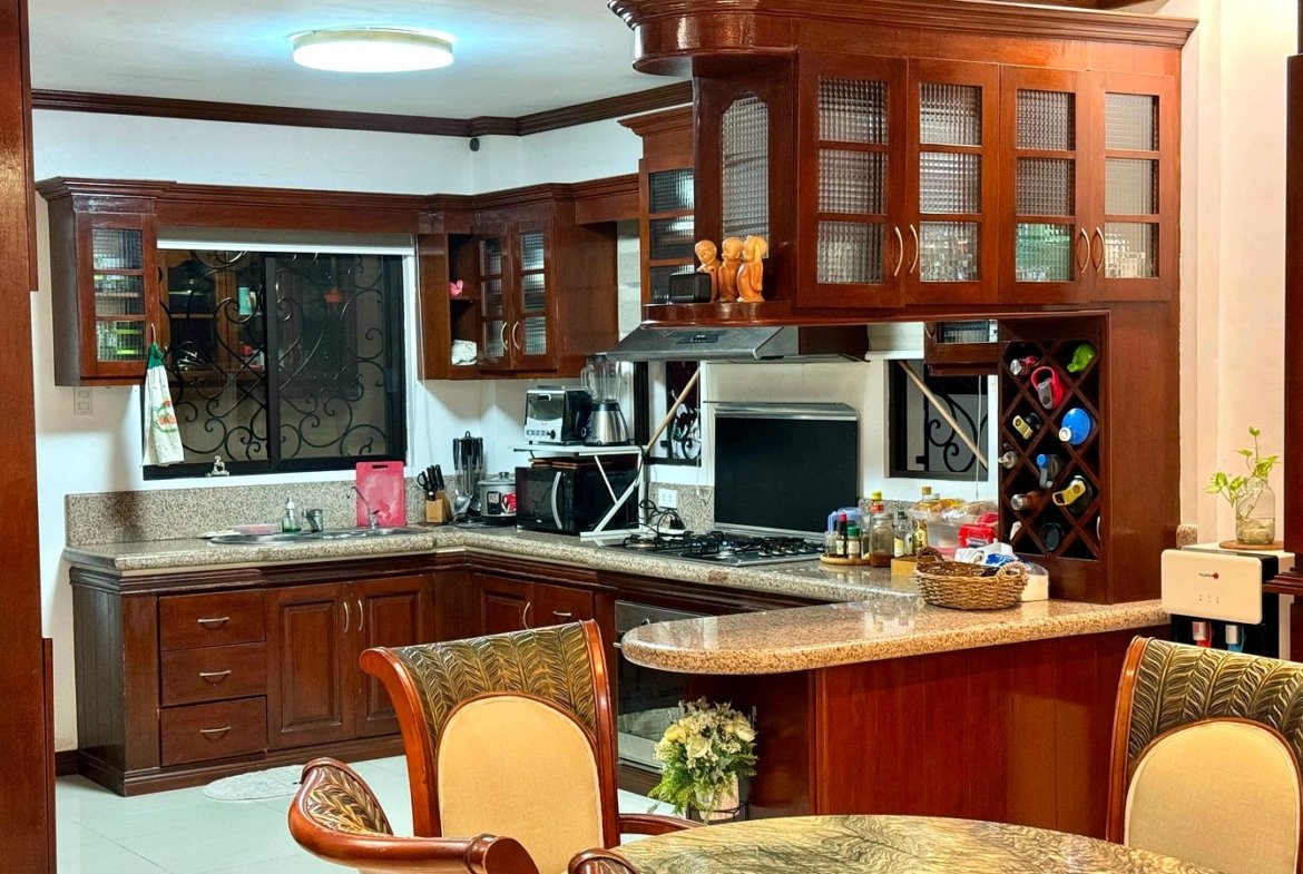 5-Bedroom House and Lot for Sale in Parkplace Village, Imus, Cavite | 432 sqm