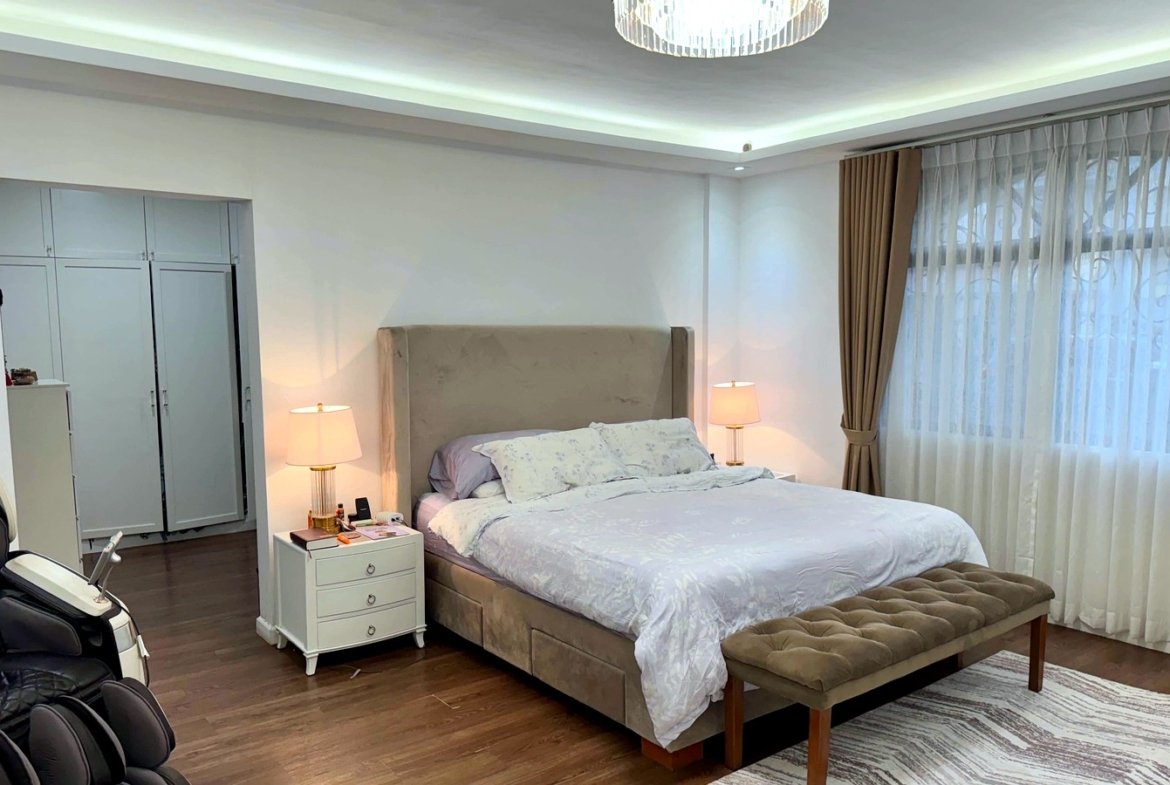 5-Bedroom House and Lot for Sale in Parkplace Village, Imus, Cavite | 432 sqm